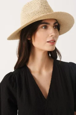 Poulinepw Hat