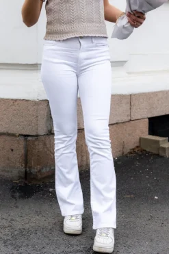 Tara Jeans White